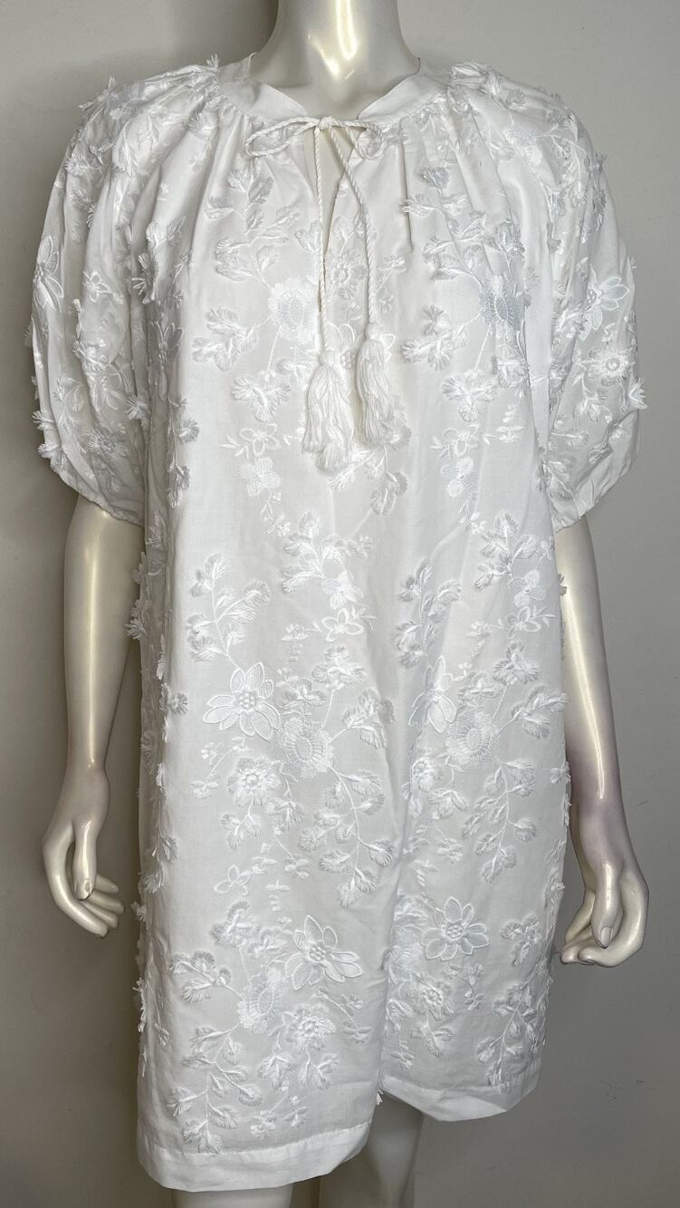 Karen Kane White 3D Embroidered Floral Shift M NEW Cotton SS Tassel Neckline